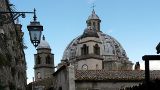 Kuppel und Glockentuerme der Kathedrale Santa Margherita